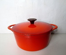 Ancienne cocotte en fonte orange COUSANCES 18cm TBE