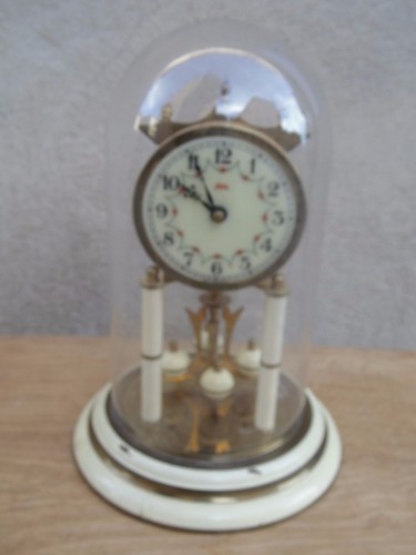 Pendule sous globe - sous,