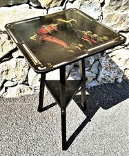 Table tripode laquée noire