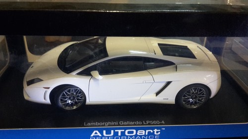 Autoart scale diecast - 1/18,