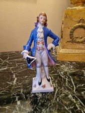 Ancienne Figurine En Porcelaine Signée 
