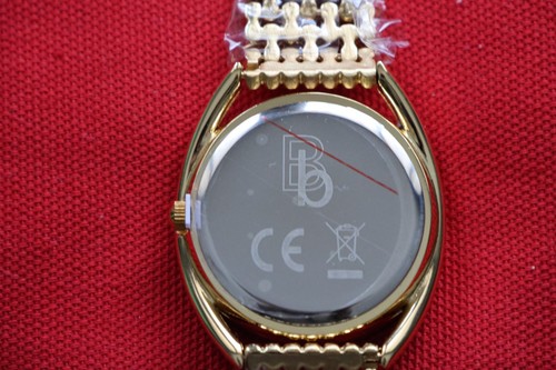 Montre quasi neuve jamais - montre,
