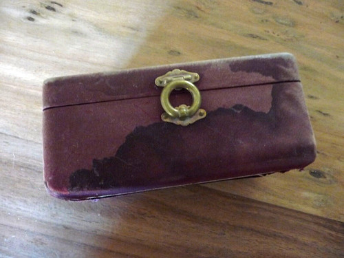 Ancienne petite boite - ancienne, à