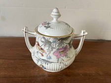 Sucrier en porcelaine , décor fleurs polychrome,rehaussé de dorure