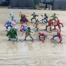 Lot 14 Figurines Super Héros Yolanda