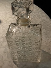 Carafe en verre moulé vintage