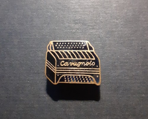 Insigne ancien badge émaillé