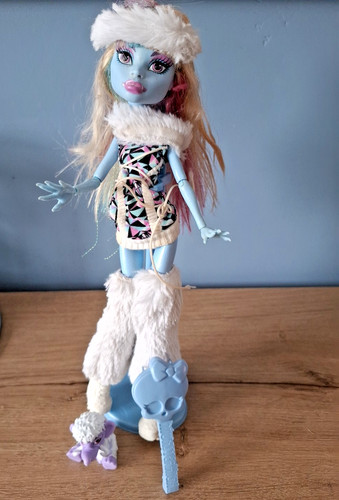 Poupée monster high - monster, abbey