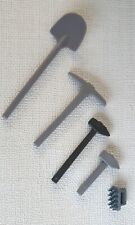 LOT DE 5 OUTILS GRIS CLAIR ET FONCE  POUR FERME GARAGE PLAYMOBIL