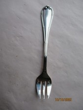 CHRISTOFLE. Fourchette à huitre  15 cm. Modèle  "RUBANS "  TBE