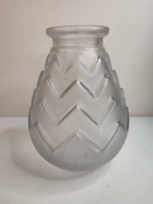 Ancien vase en verre dépoli