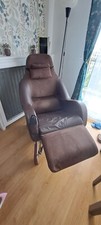 Fauteuil médicalisé à moteur(marron en daim)avec option massage en très bon état