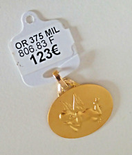 Médaille bébé ovale Ange ailé neuve pendentif neuf or jaune 9 carats Fond sablé