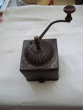 ANCIEN MOULIN A CAFE EN FER