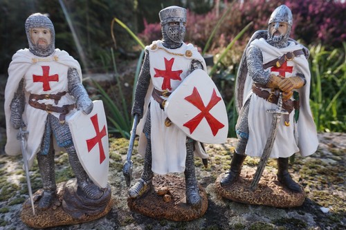 Hf1404 3 figurine - a,