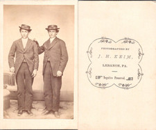 Keim, Lebanon, Pennsylvania, USA, Jeunes hommes , deux frères jumeaux Vintage CD
