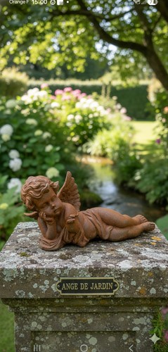 Statue ange allongé avec - ange, un