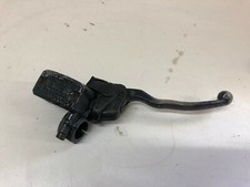 UN MAITRE CYLINDRE DE FREIN