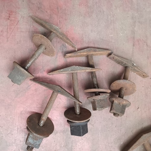 Vis maintien guichet de - ,