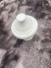 Jolie Bonbonnière, Pot