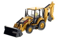 DIECAST MASTERS, Tractopelle CATERPILLAR 420F2 avec conducteur et boite métal...