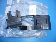 Agrafe en plastique d'aile avant pour Renault R21