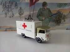 SIMCA CARGO. CAISSE CROIX. ROUGE.  1/43. IXO