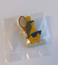 Pin's bouteille Orangina