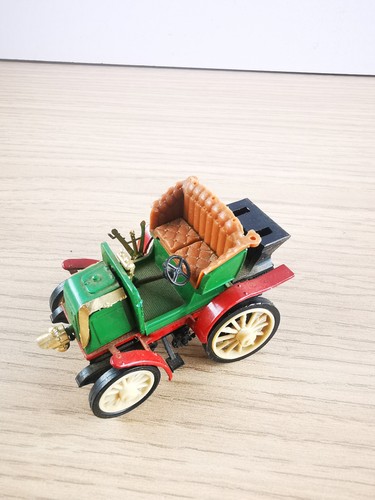 Voiture miniature ancienne