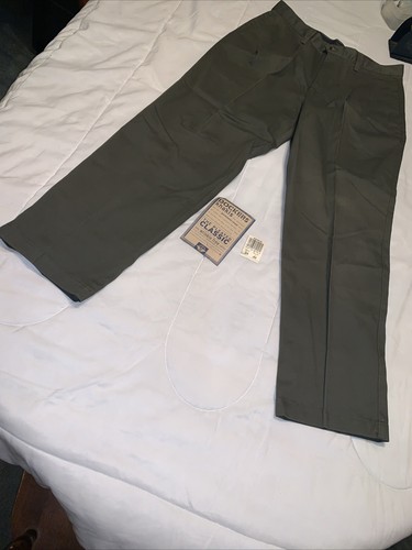 Nwt men dockers pleat front - dockers,