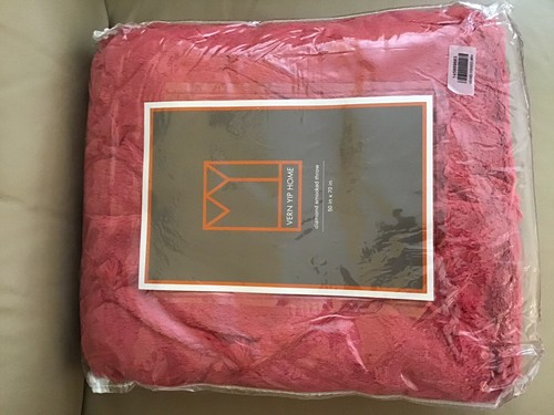 Vern vip home - vern, smocked