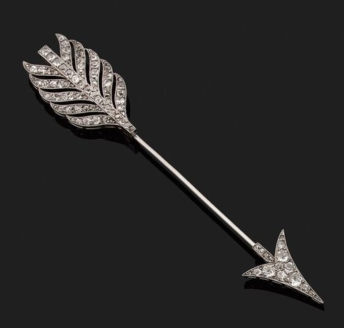 Ancienne broche flèche jabot