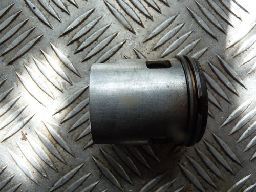 Piston segments cage - piston,