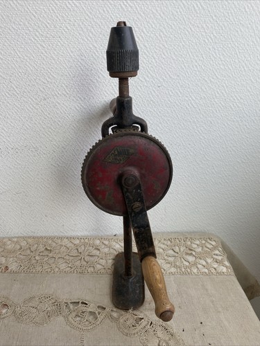 Ancienne perceuse main - ancienne,