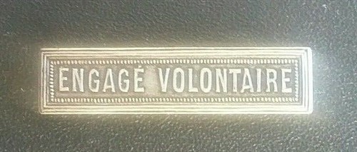 Agrafe engagé volontaire - agrafe, volontaire"