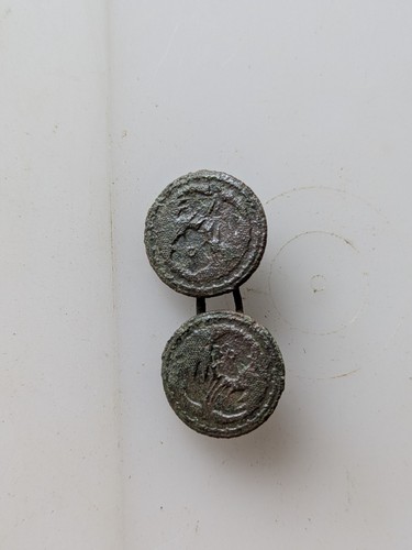Ancien bouton cape - de,