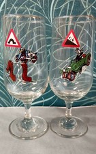 2 anciens verres à bière dessin humoristique : voiture " Les fous du  volant "  