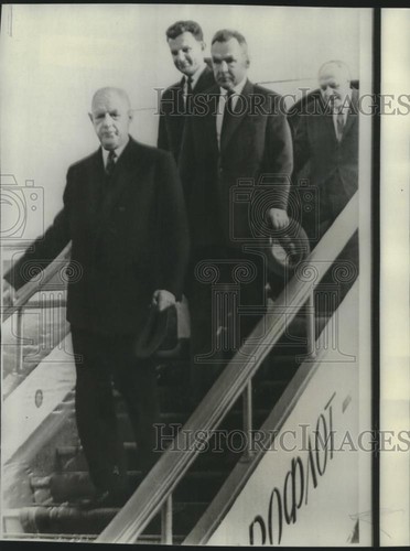1966 press photo - 1966, leader