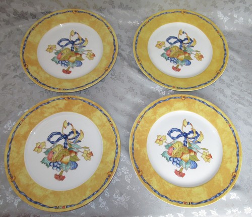 Quatre assiettes plates - ,