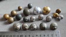  LOT de 21 boutons  militaires
