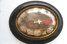 Cadre Reliquaire couronne du christ 13 roses verre bombé