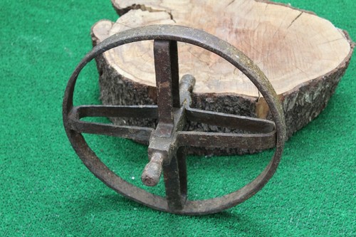 Ancienne roue fonte forge - ancienne,