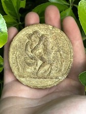 Médaillon & Scène Érotique