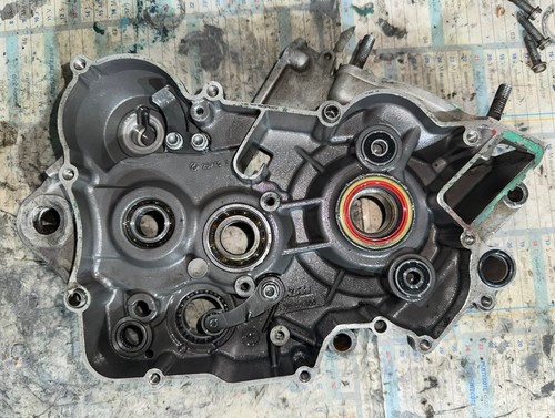 Carter moteur droit - , côté