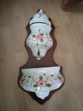 Fontaine fleurie murale sur planche en bois 3 Pièces. dans son jus