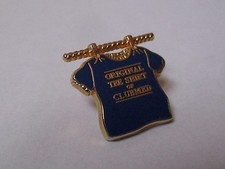 Pin's Original tee shirt of Club Med (version bleue signé Arthus Bertrand)