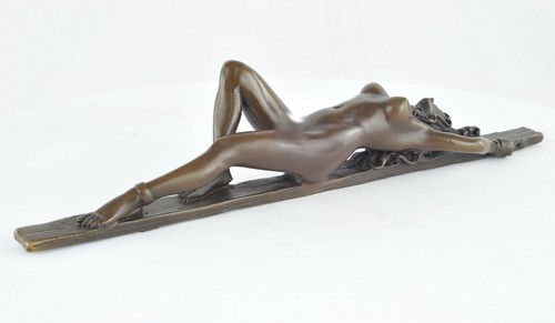 Statue sculpture pin - sculpture, sexy