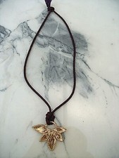 PENDENTIF FEUILLE METAL DORE