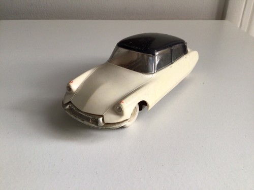 Minialuxe citroën ds - 1/32,