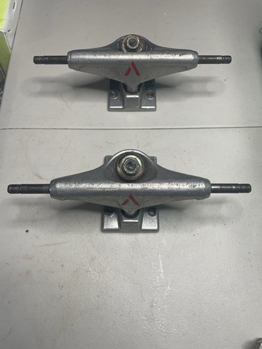 Venture skateboard trucks - 5.0,